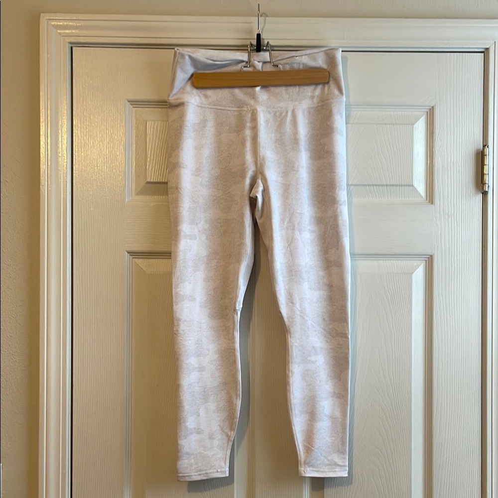 Fabletics Powerhold Camo Leggings, light grey/white, NEVER WORN